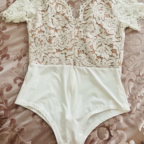 Boohoo Laced Bodysuit - Picture 3 of 6